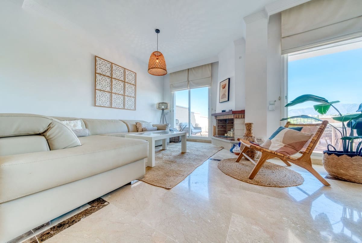 4 sovrum Hus till salu i La Duquesa / Puerto de la Duquesa med pool garage - 410 000 € (Ref: 9203213)