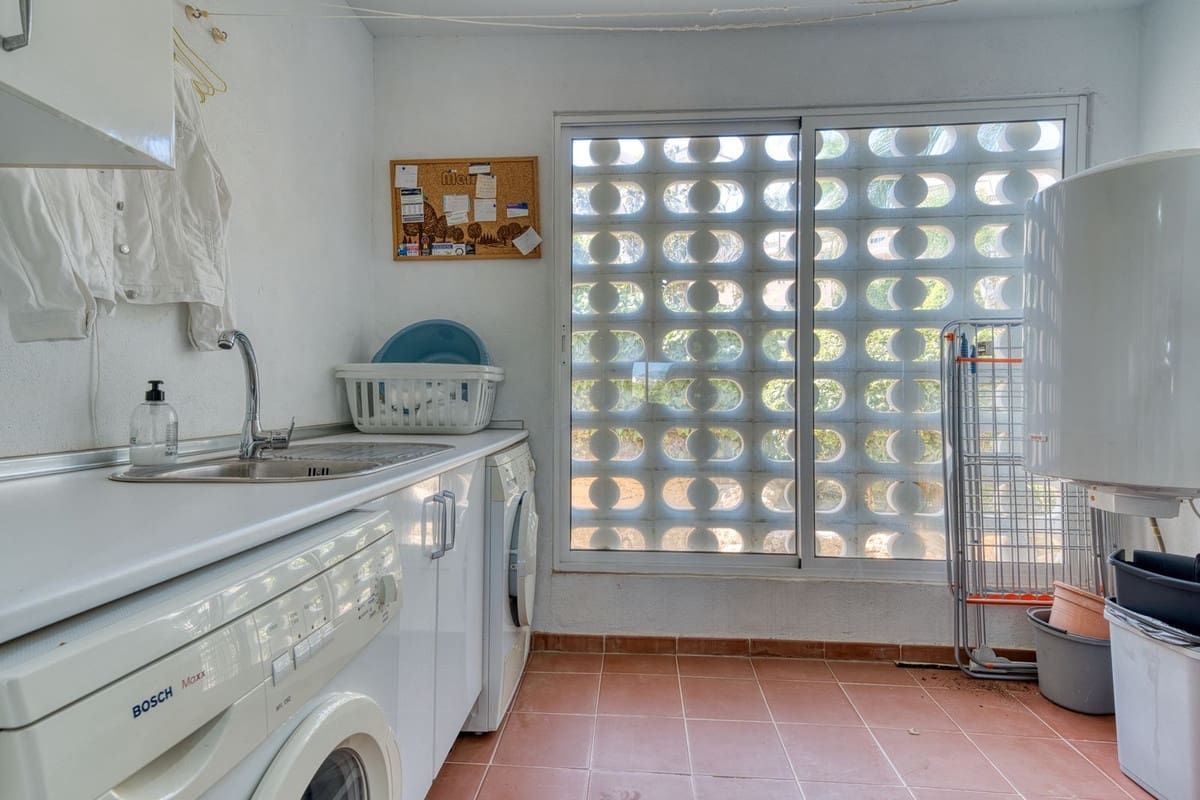 4 sovrum Hus till salu i La Duquesa / Puerto de la Duquesa med pool garage - 410 000 € (Ref: 9203213)