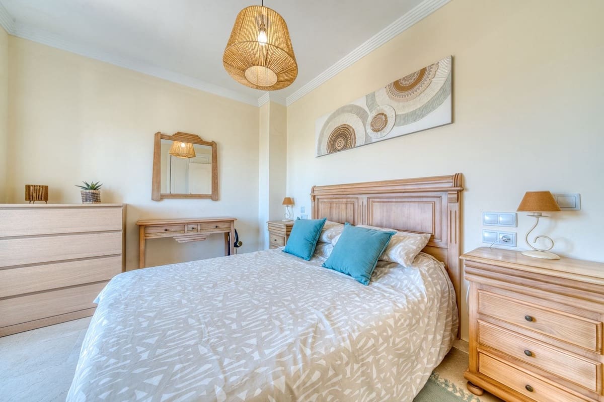 4 sovrum Hus till salu i La Duquesa / Puerto de la Duquesa med pool garage - 410 000 € (Ref: 9203213)