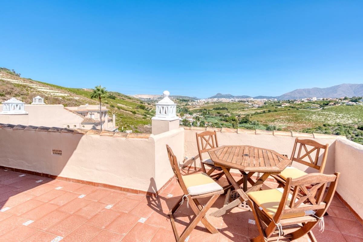 4 sovrum Hus till salu i La Duquesa / Puerto de la Duquesa med pool garage - 410 000 € (Ref: 9203213)