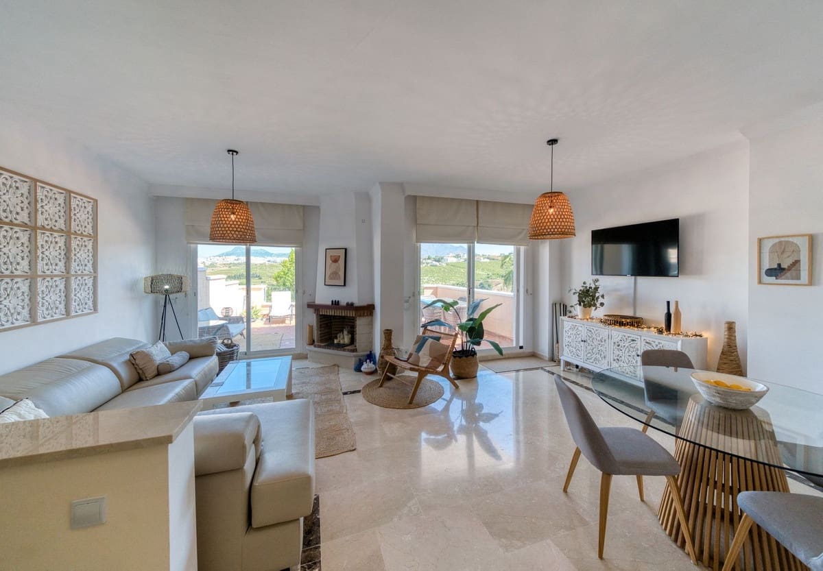 4 sovrum Hus till salu i La Duquesa / Puerto de la Duquesa med pool garage - 410 000 € (Ref: 9203213)