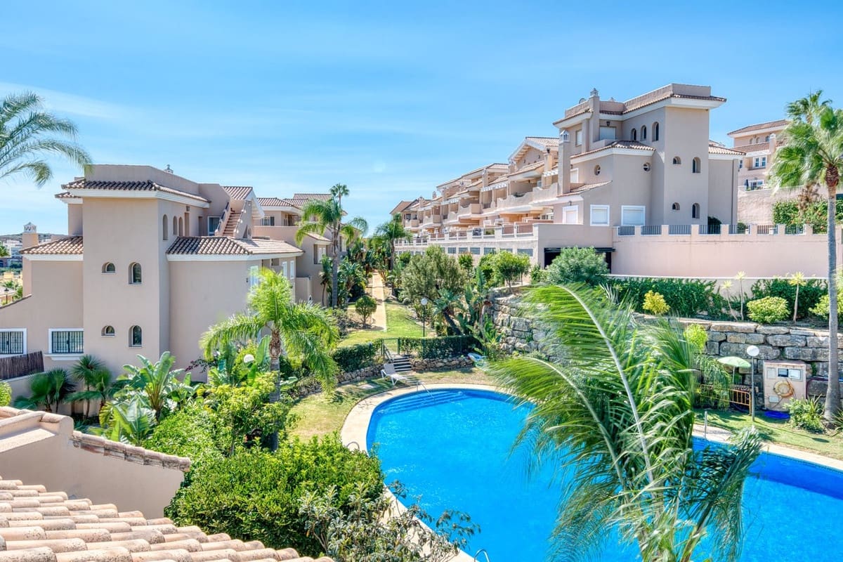 4 sovrum Hus till salu i La Duquesa / Puerto de la Duquesa med pool garage - 410 000 € (Ref: 9203213)