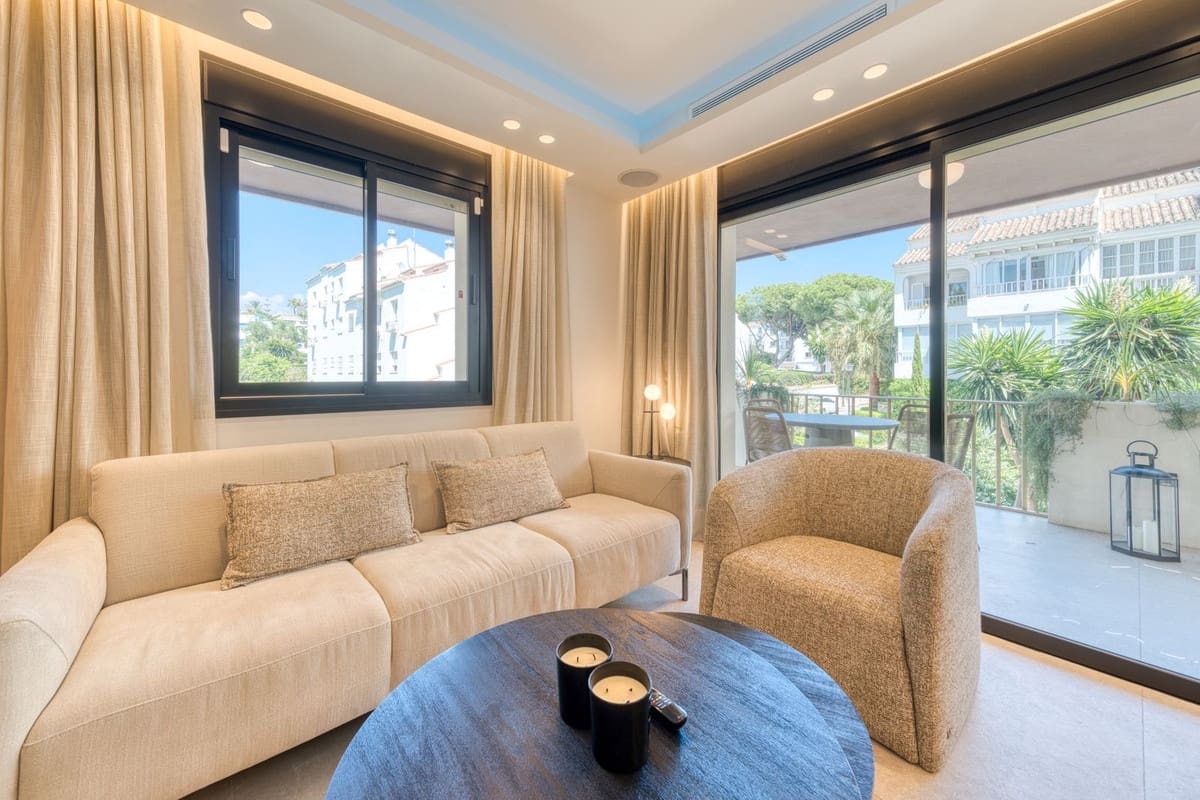2 bedroom Apartment for sale in Puerto Banus with pool garage - € 749,000 (Ref: 9203458)