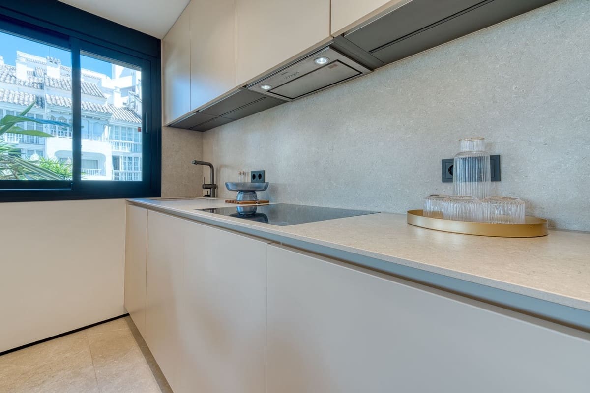 2 bedroom Apartment for sale in Puerto Banus with pool garage - € 749,000 (Ref: 9203458)