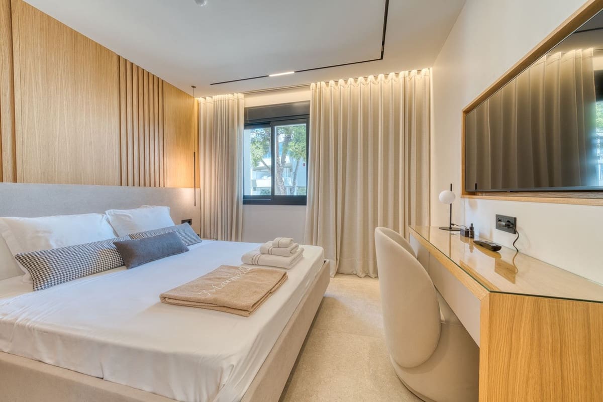 2 bedroom Apartment for sale in Puerto Banus with pool garage - € 749,000 (Ref: 9203458)