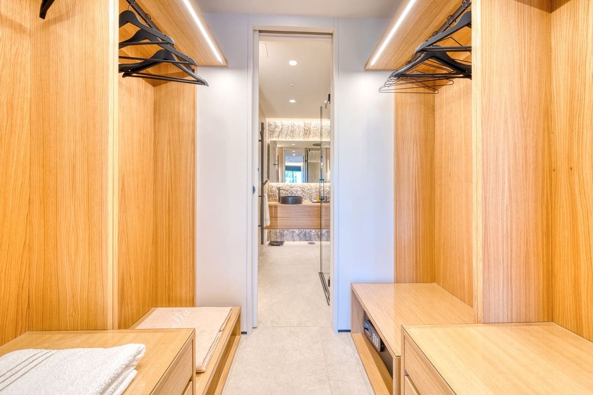 2 bedroom Apartment for sale in Puerto Banus with pool garage - € 749,000 (Ref: 9203458)