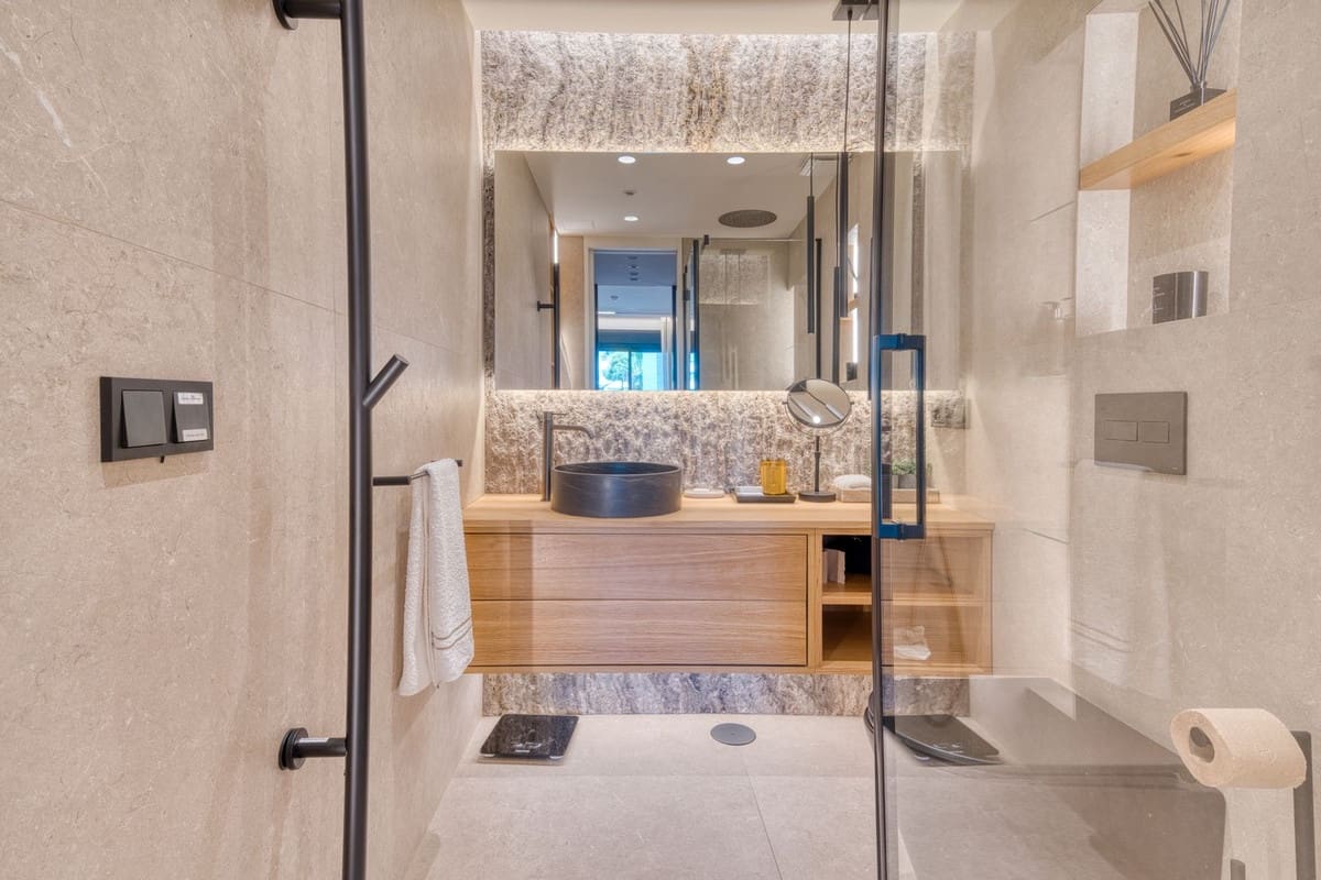 2 bedroom Apartment for sale in Puerto Banus with pool garage - € 749,000 (Ref: 9203458)