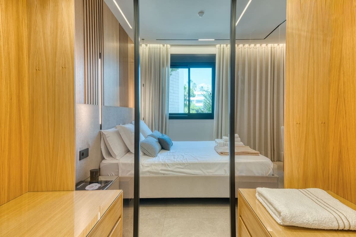 2 bedroom Apartment for sale in Puerto Banus with pool garage - € 749,000 (Ref: 9203458)