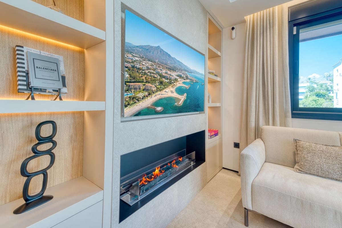 2 bedroom Apartment for sale in Puerto Banus with pool garage - € 749,000 (Ref: 9203458)