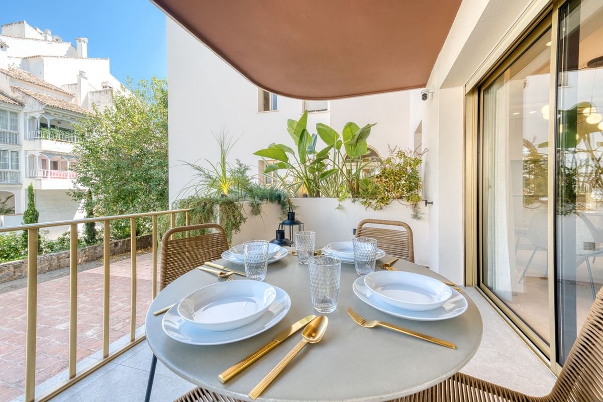 2 bedroom Apartment for sale in Puerto Banus with pool garage - € 749,000 (Ref: 9203458)
