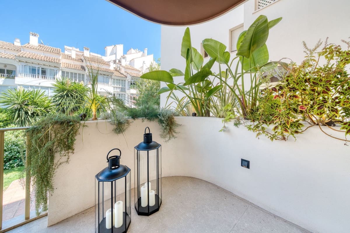2 bedroom Apartment for sale in Puerto Banus with pool garage - € 749,000 (Ref: 9203458)