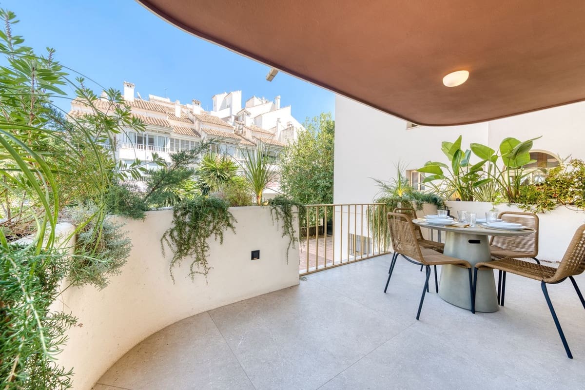 2 bedroom Apartment for sale in Puerto Banus with pool garage - € 749,000 (Ref: 9203458)