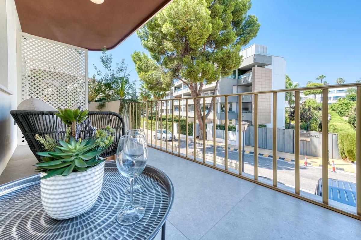 2 bedroom Apartment for sale in Puerto Banus with pool garage - € 749,000 (Ref: 9203458)