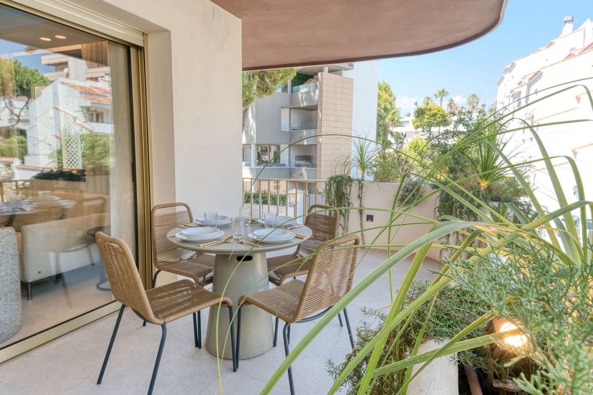 2 bedroom Apartment for sale in Puerto Banus with pool garage - € 749,000 (Ref: 9203458)