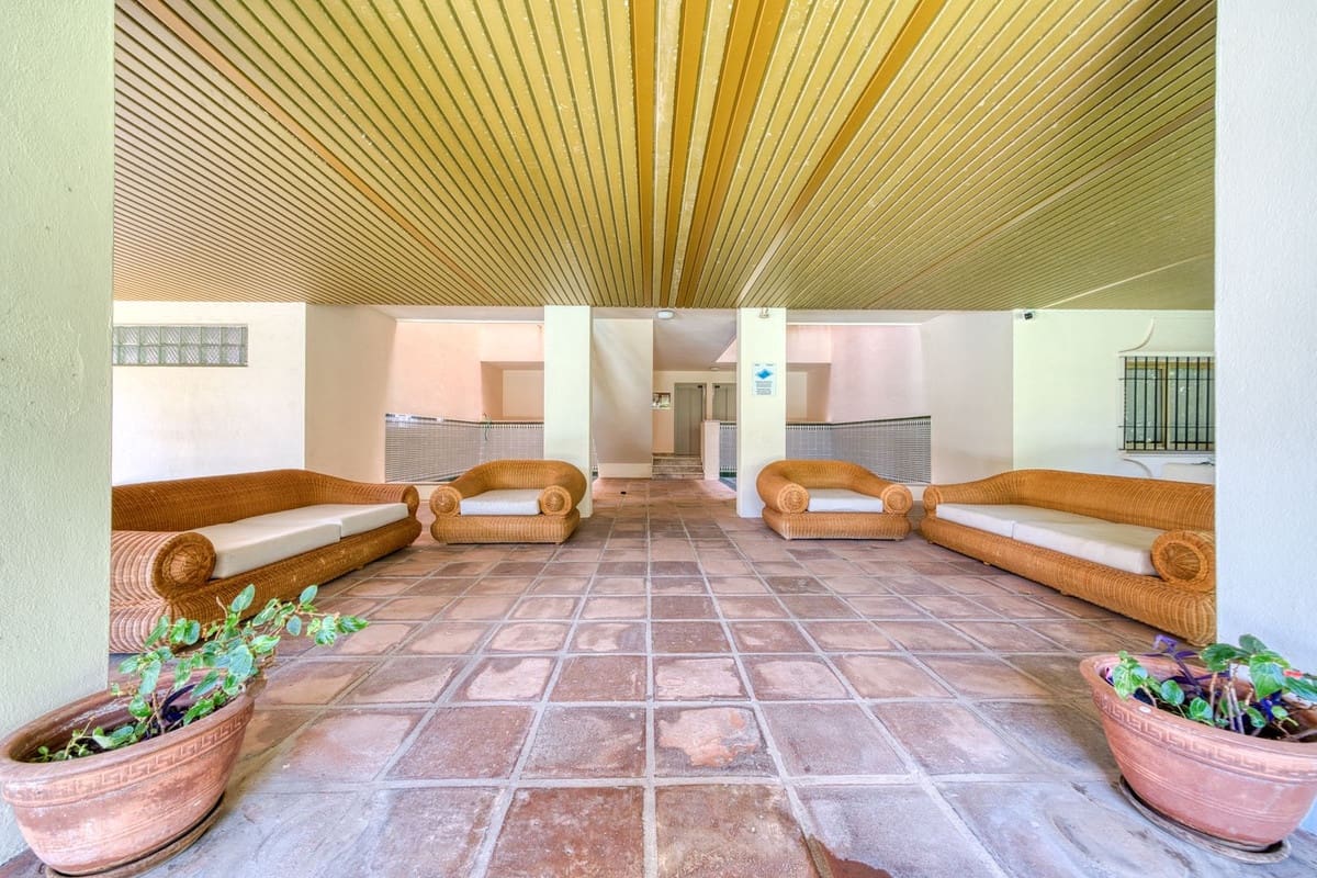 2 bedroom Apartment for sale in Puerto Banus with pool garage - € 749,000 (Ref: 9203458)