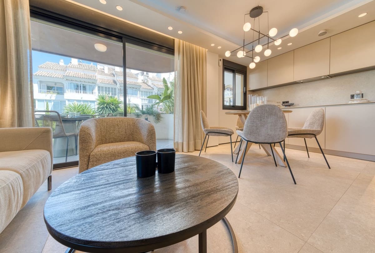 2 bedroom Apartment for sale in Puerto Banus with pool garage - € 749,000 (Ref: 9203458)