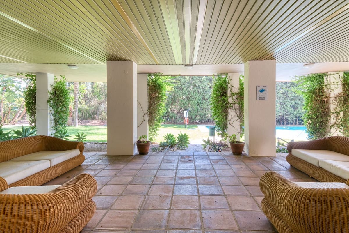 2 bedroom Apartment for sale in Puerto Banus with pool garage - € 749,000 (Ref: 9203458)