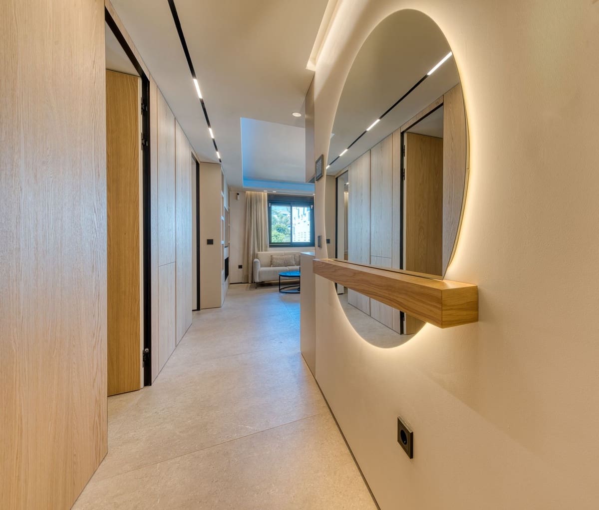 2 bedroom Apartment for sale in Puerto Banus with pool garage - € 749,000 (Ref: 9203458)