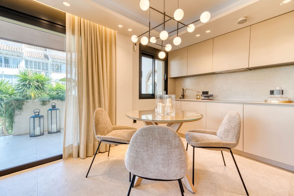 2 bedroom Apartment for sale in Puerto Banus with pool garage - € 749,000 (Ref: 9203458)