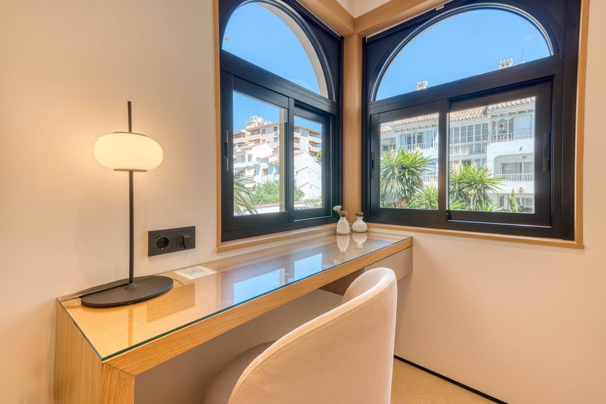 2 bedroom Apartment for sale in Puerto Banus with pool garage - € 749,000 (Ref: 9203458)