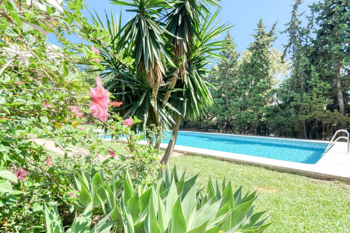 2 bedroom Apartment for sale in Puerto Banus with pool garage - € 749,000 (Ref: 9203458)