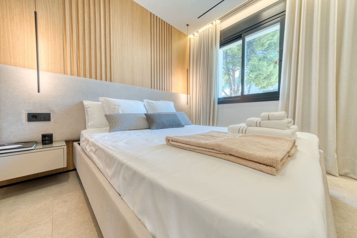 2 bedroom Apartment for sale in Puerto Banus with pool garage - € 749,000 (Ref: 9203458)