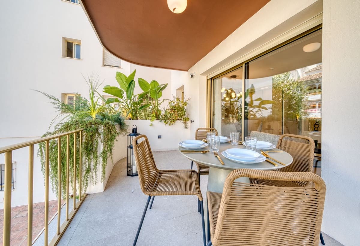 2 bedroom Apartment for sale in Puerto Banus with pool garage - € 749,000 (Ref: 9203458)