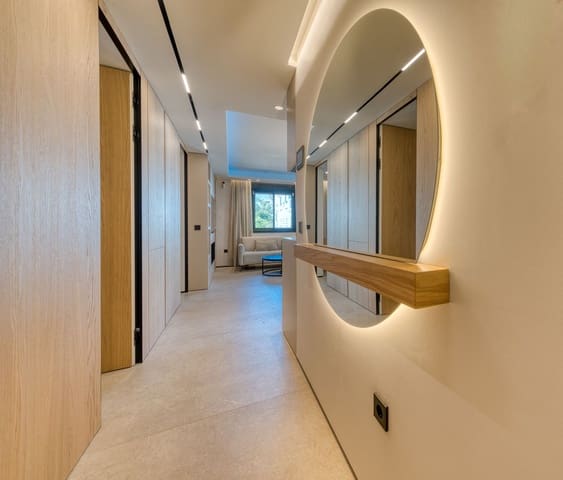 2 soveværelse Lejlighed til salg i Puerto Banus, Marbella med swimmingpool garage - € 749.000 (Ref: 9203458)