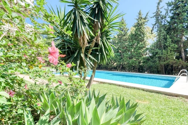 2 soveværelse Lejlighed til salg i Puerto Banus, Marbella med swimmingpool garage - € 749.000 (Ref: 9203458)