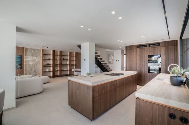 5 makuuhuone Paritalo myytävänä paikassa Nueva Andalucia, Marbella mukana uima-altaan 
autotalli - 2 595 000 € (Ref: 9205674)