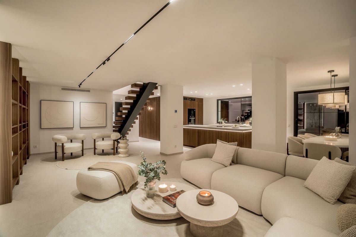 5 sypialnia Dom blizniak na sprzedaż w Nueva Andalucia z basenem garażem - 2 595 000 € (Ref: 9205674)