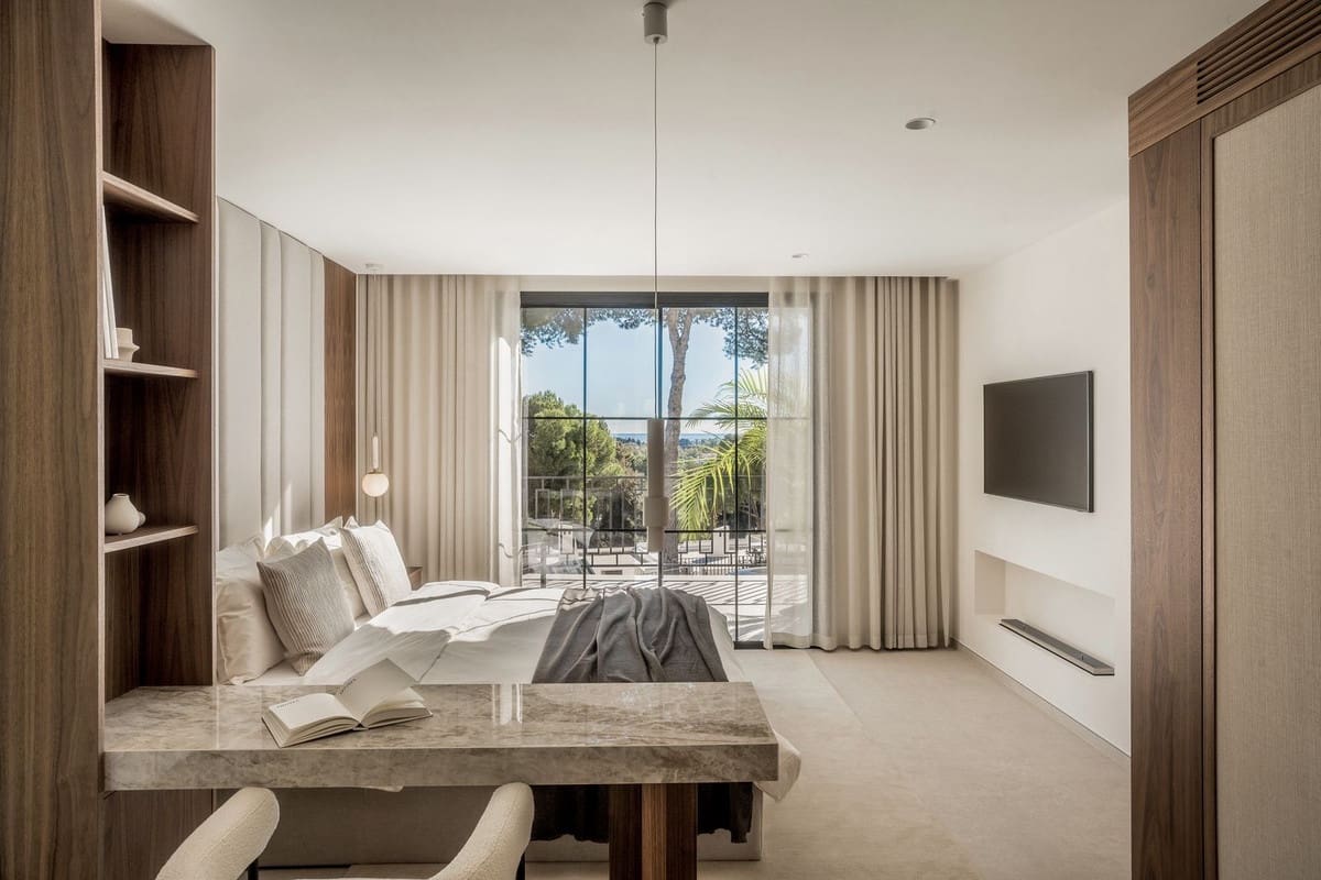 5 sypialnia Dom blizniak na sprzedaż w Nueva Andalucia z basenem garażem - 2 595 000 € (Ref: 9205674)