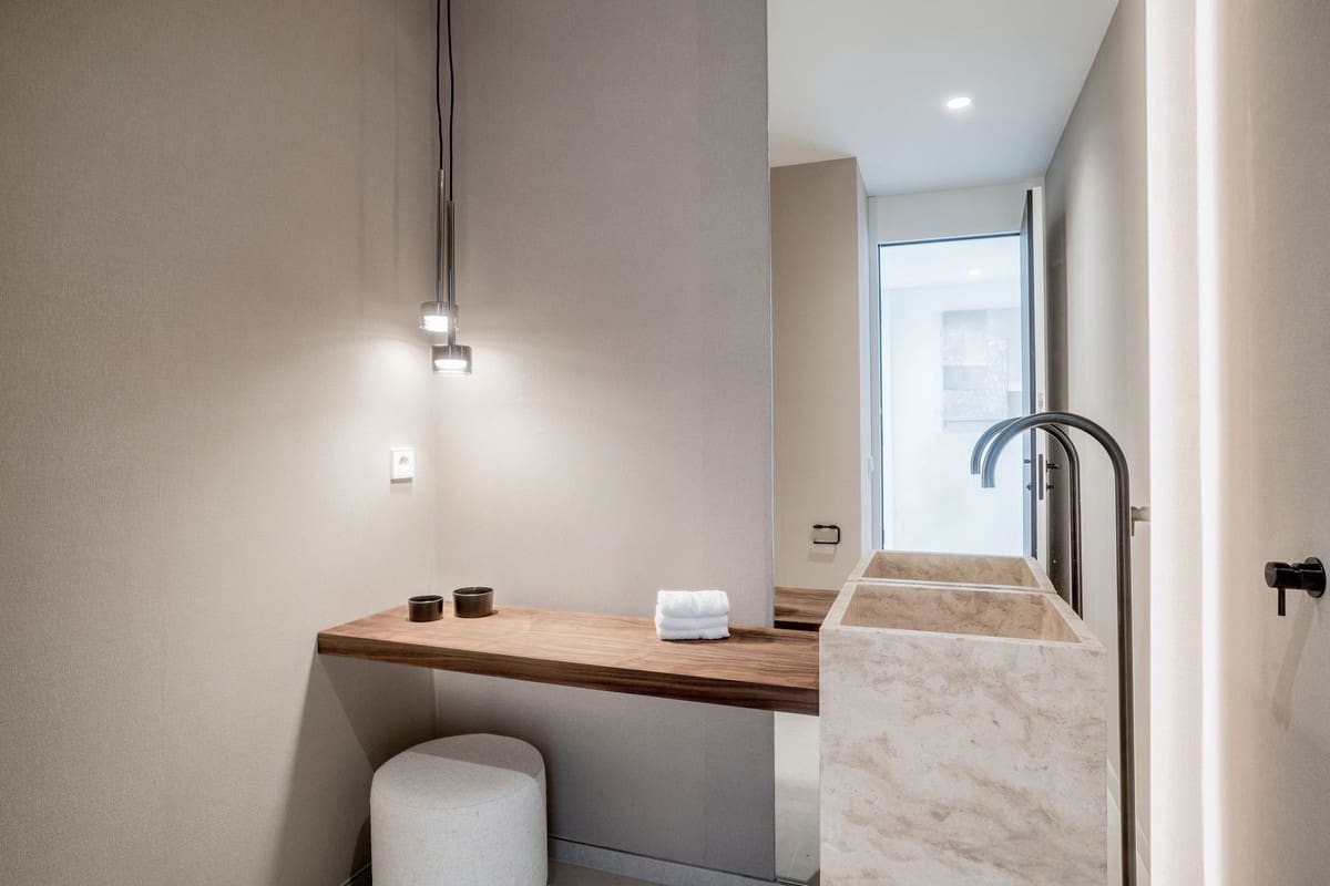 5 sypialnia Dom blizniak na sprzedaż w Nueva Andalucia z basenem garażem - 2 595 000 € (Ref: 9205674)