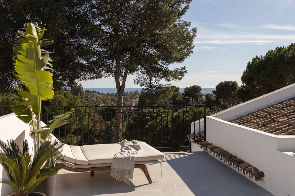 5 sypialnia Dom blizniak na sprzedaż w Nueva Andalucia z basenem garażem - 2 595 000 € (Ref: 9205674)