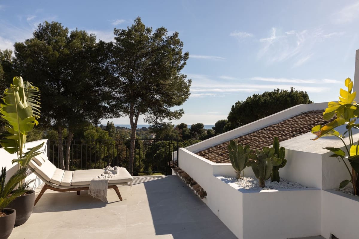 5 bedroom Semi-detached Villa for sale in Nueva Andalucia with pool garage - € 2,595,000 (Ref: 9205674)