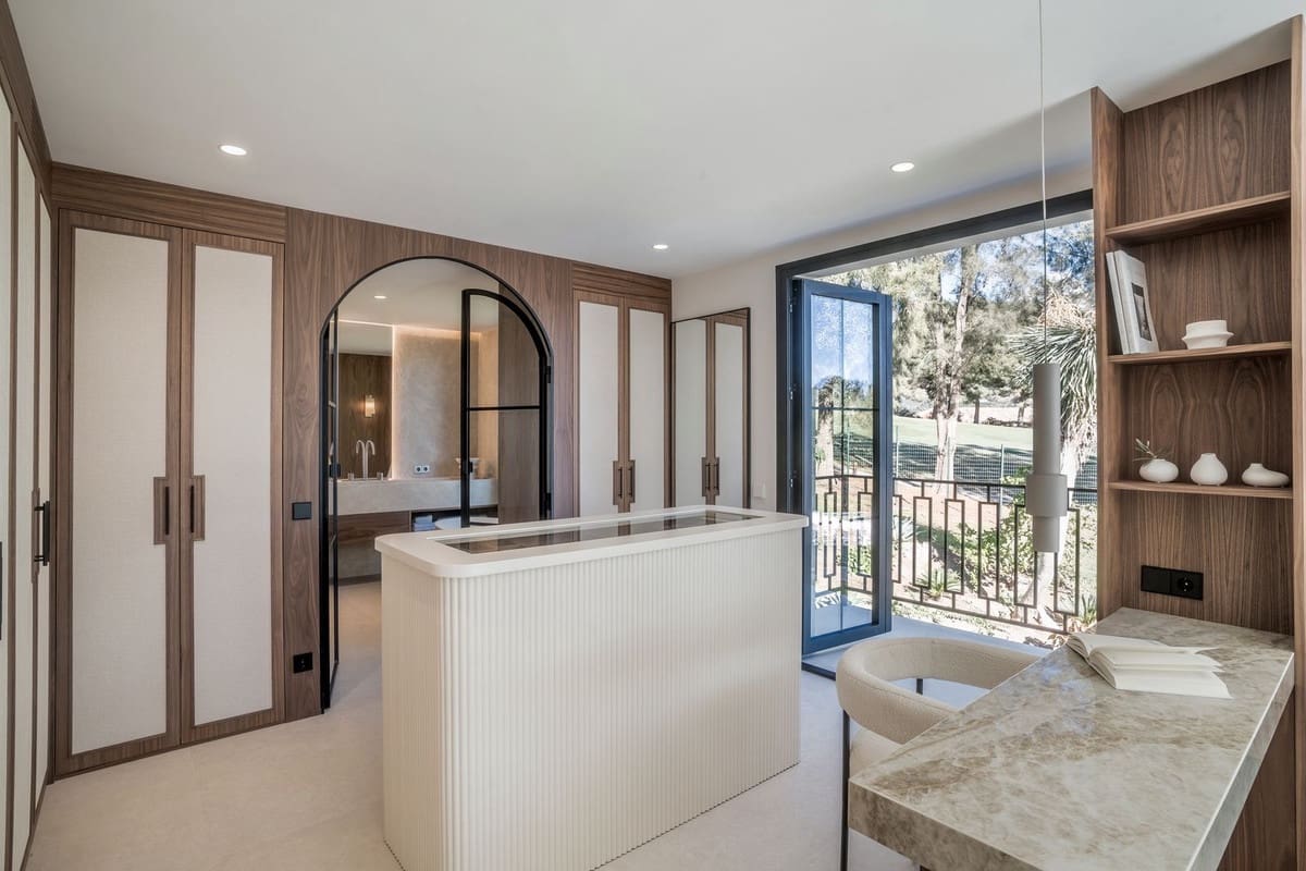 5 slaapkamer Halfvrijstaande villa te koop in Nueva Andalucia met zwembad garage - € 2.595.000 (Ref: 9205674)