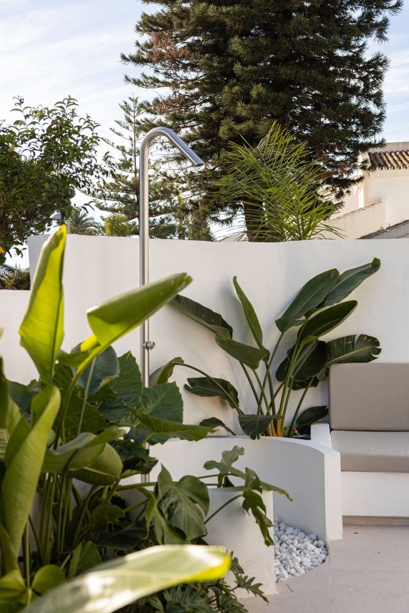 5 slaapkamer Halfvrijstaande villa te koop in Nueva Andalucia met zwembad garage - € 2.595.000 (Ref: 9205674)