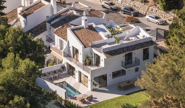 5 soverom Kjedet enebolig til salgs i Nueva Andalucia, Marbella med svømmebasseng garasje - € 2 595 000 (Ref: 9205674)