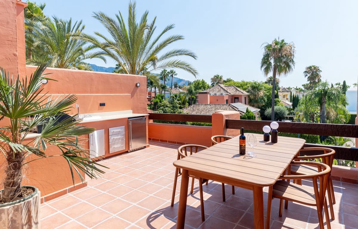 4 soveværelse Byhus til salg i Marbella med swimmingpool garage - € 1.995.000 (Ref: 9210401)