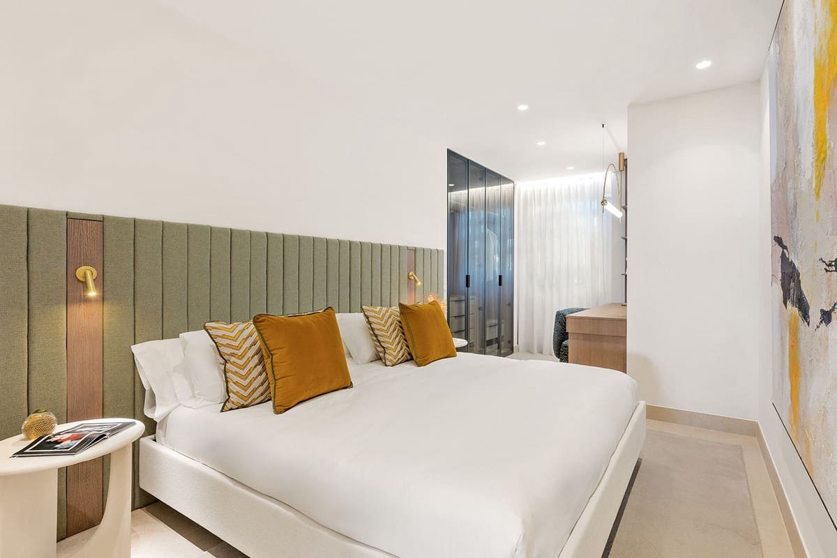 4 bedroom Apartment for sale in New Golden Mile with pool garage - € 3,995,000 (Ref: 9211112)