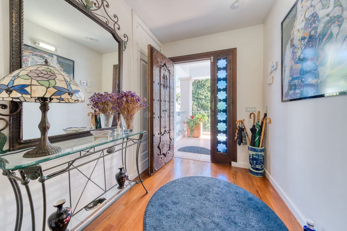 6 sypialnia Willa na sprzedaż w La Sierrezuela z basenem garażem - 1 595 000 € (Ref: 9211474)