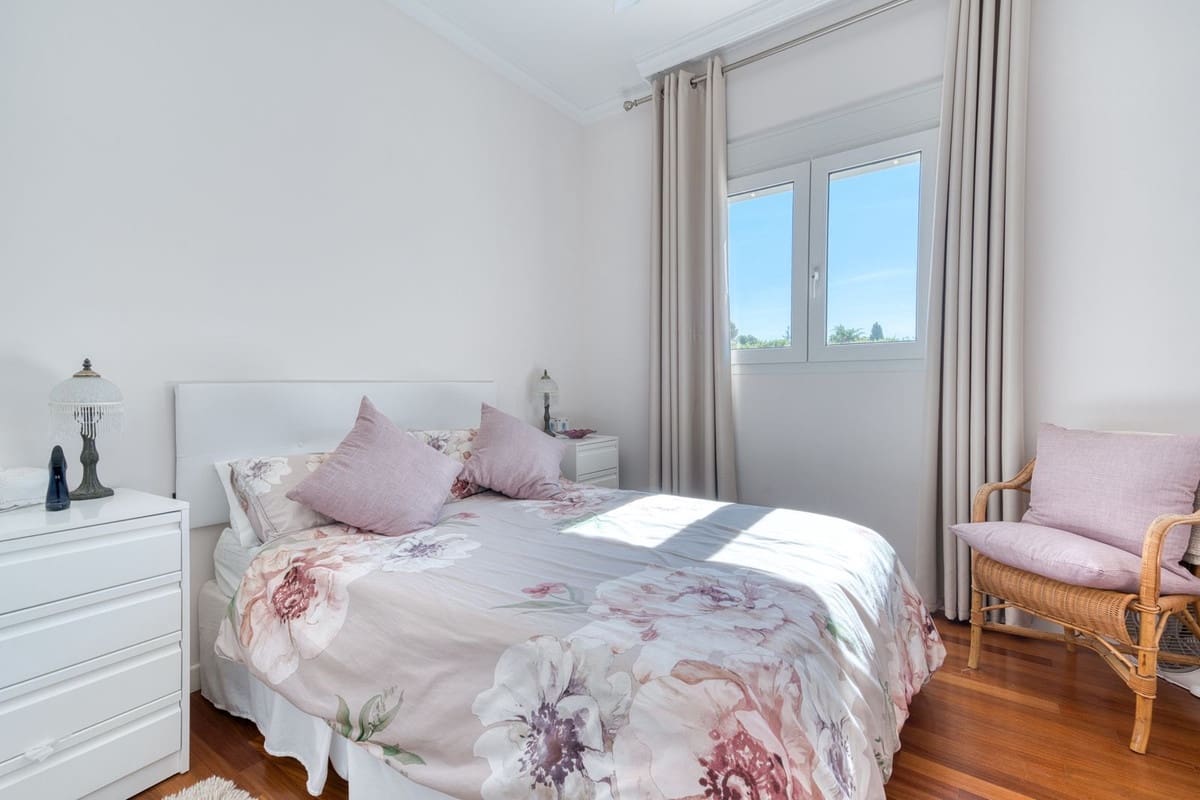 6 sypialnia Willa na sprzedaż w La Sierrezuela z basenem garażem - 1 595 000 € (Ref: 9211474)