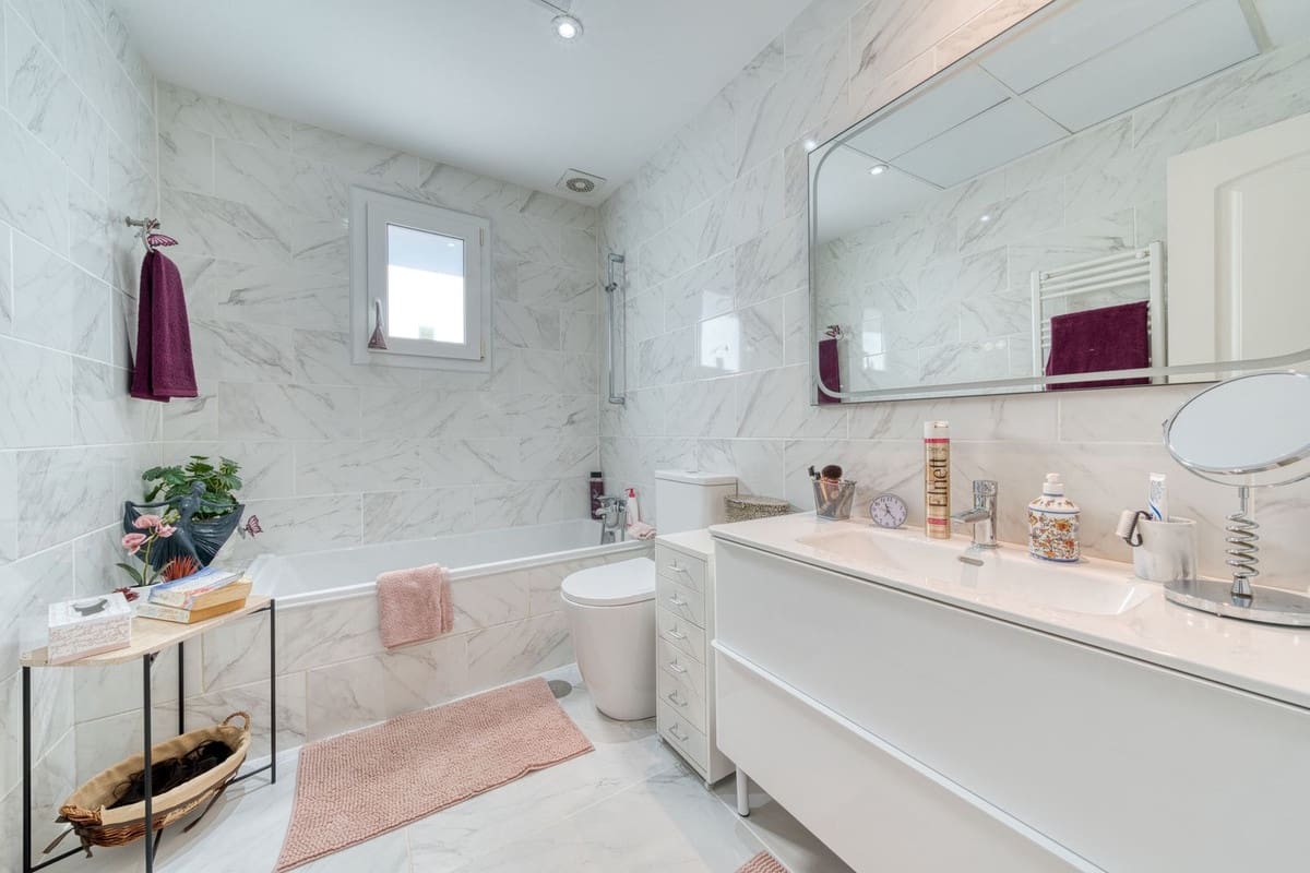 6 sypialnia Willa na sprzedaż w La Sierrezuela z basenem garażem - 1 595 000 € (Ref: 9211474)