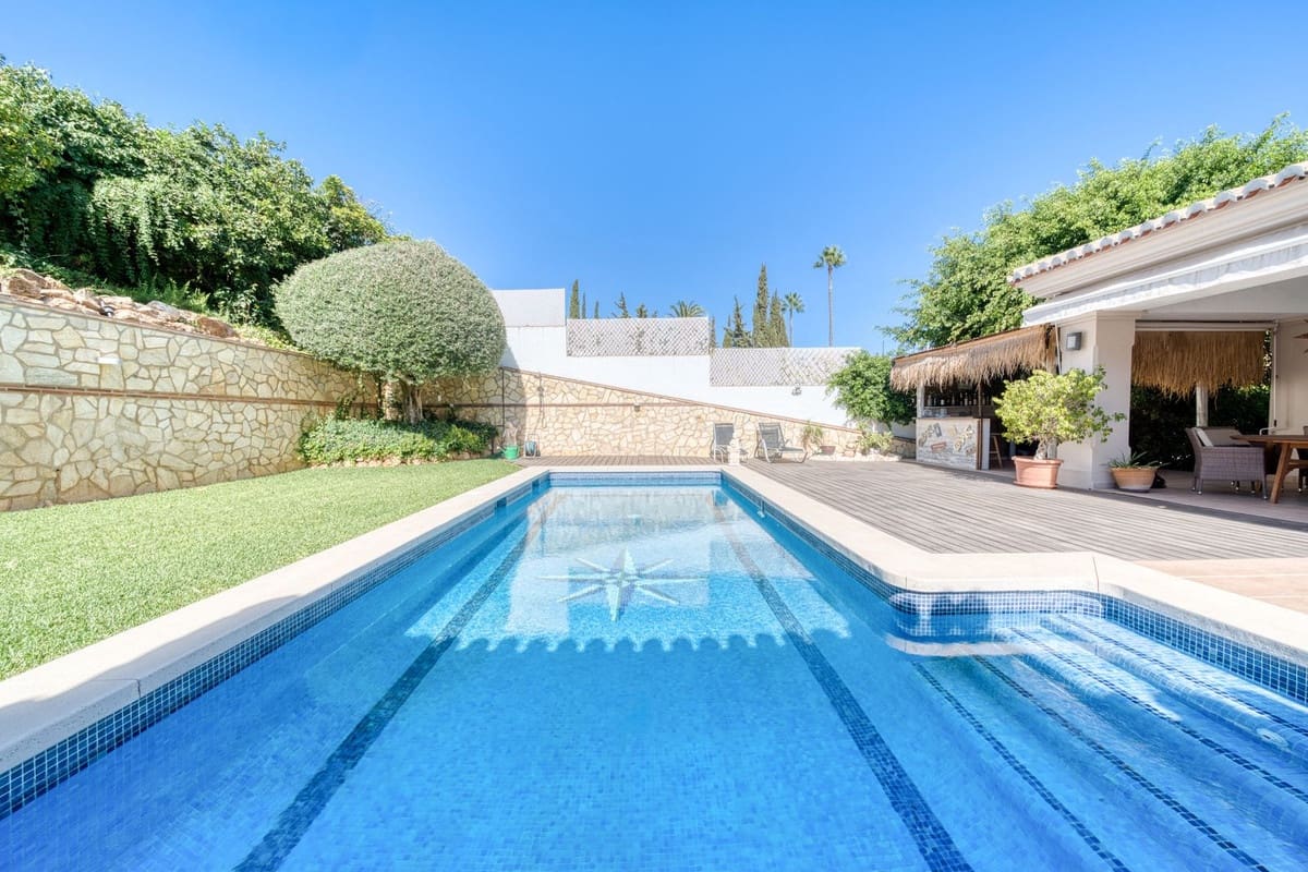 6 sypialnia Willa na sprzedaż w La Sierrezuela z basenem garażem - 1 595 000 € (Ref: 9211474)