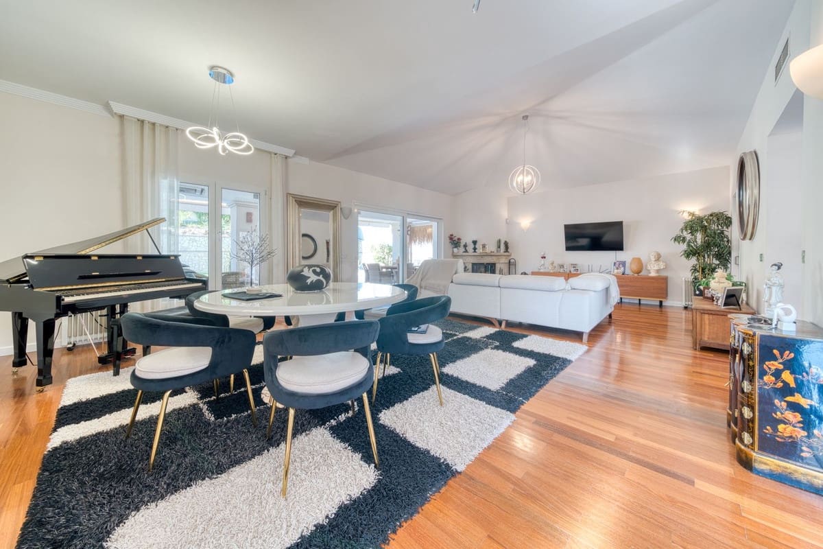 6 slaapkamer Villa te koop in La Sierrezuela met zwembad garage - € 1.495.000 (Ref: 9211474)