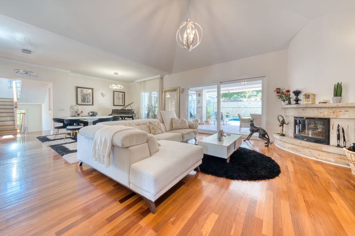 6 slaapkamer Villa te koop in La Sierrezuela met zwembad garage - € 1.495.000 (Ref: 9211474)