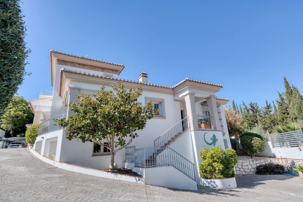 6 slaapkamer Villa te koop in La Sierrezuela met zwembad garage - € 1.495.000 (Ref: 9211474)