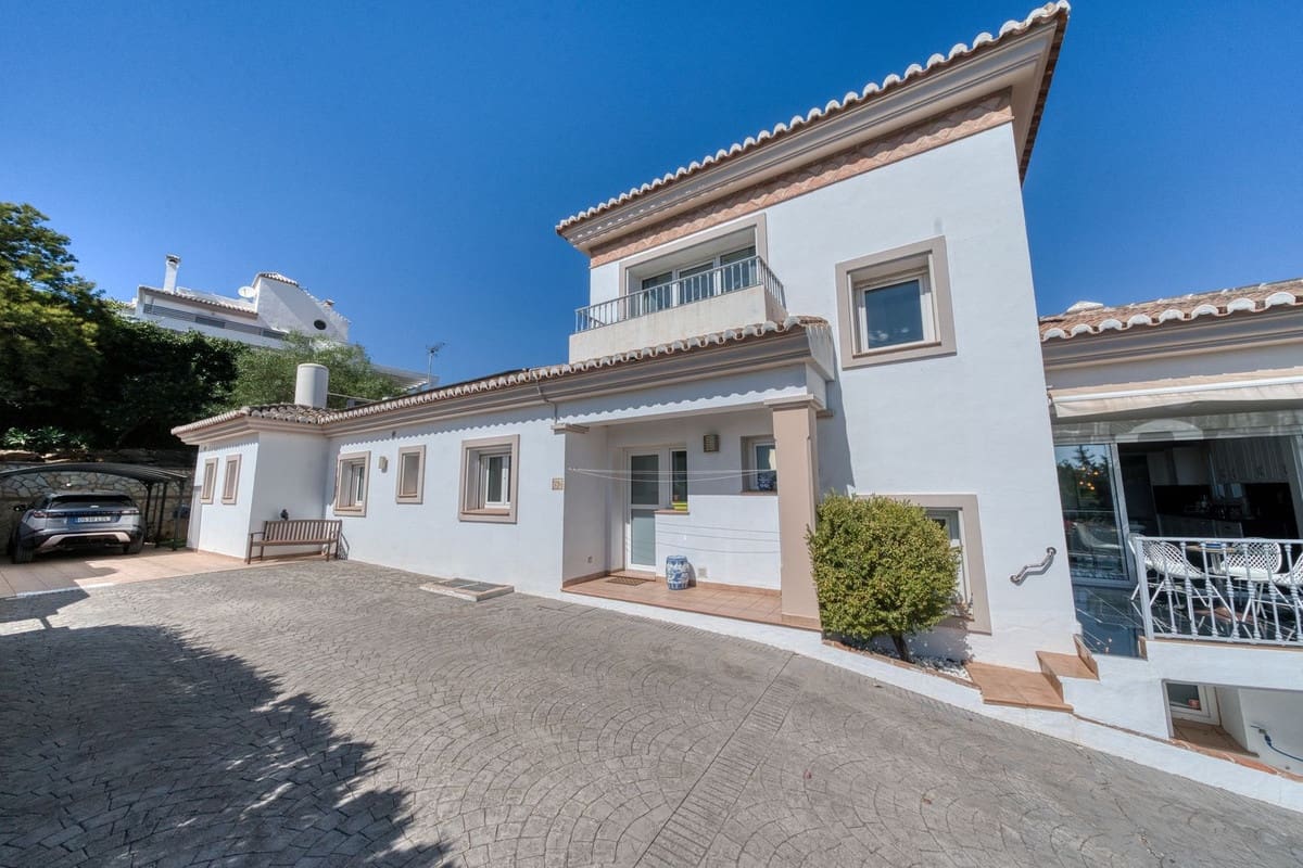 6 slaapkamer Villa te koop in La Sierrezuela met zwembad garage - € 1.495.000 (Ref: 9211474)