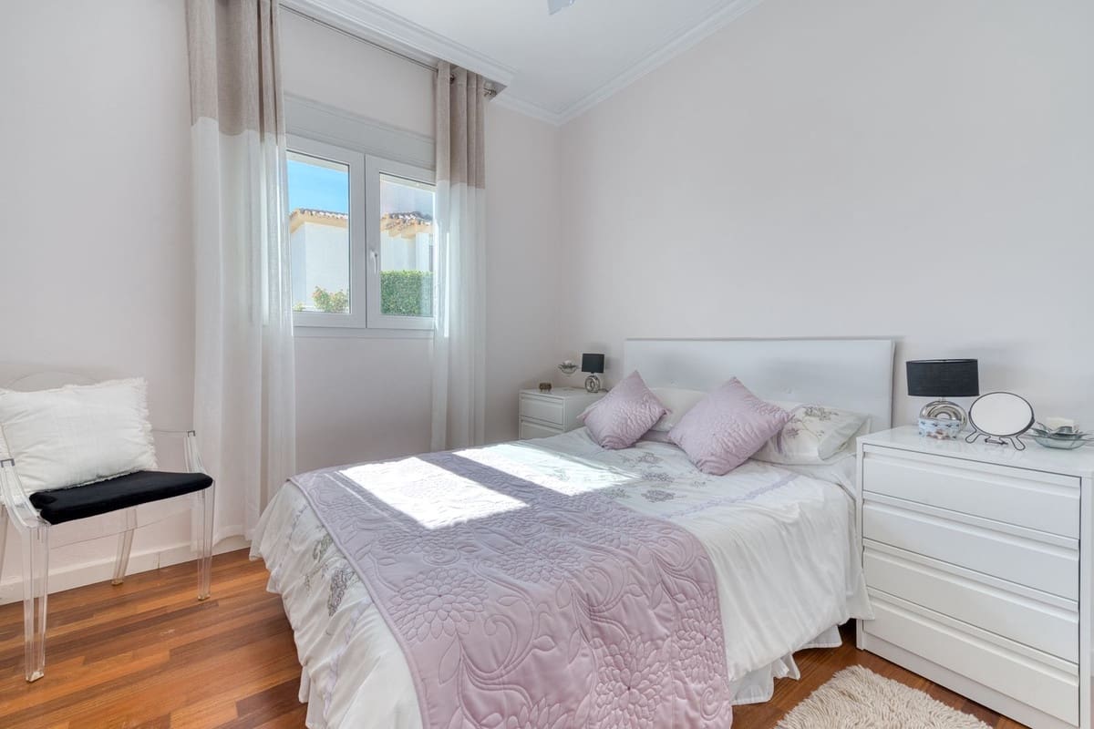 6 bedroom Villa for sale in La Sierrezuela with pool garage - € 1,495,000 (Ref: 9211474)