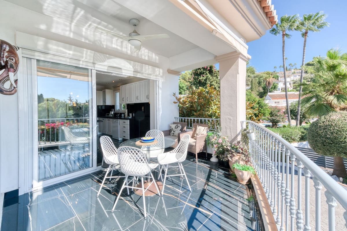 6 bedroom Villa for sale in La Sierrezuela with pool garage - € 1,495,000 (Ref: 9211474)